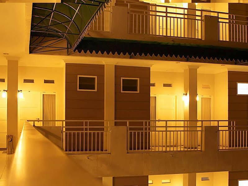 The Sriwijaya Hotel - Halal Hotel Padang  Exterior photo